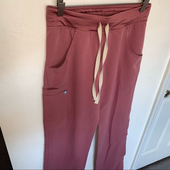 FIGS Kade Cargo Scrub Pants size XS Tall in Mauve m - Picture 2 of 4